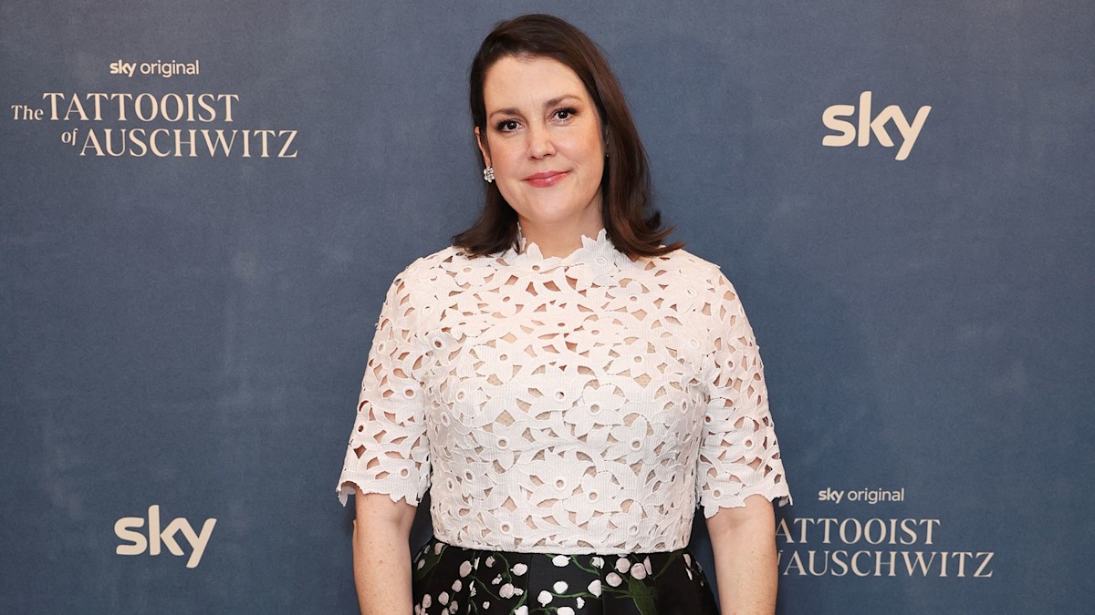 Melanie Lynskey reveals how husband Jason Ritter and daughter filled her with ‘joy’ amid emotional scenes in The Tattooist of Auschwitz [Video]