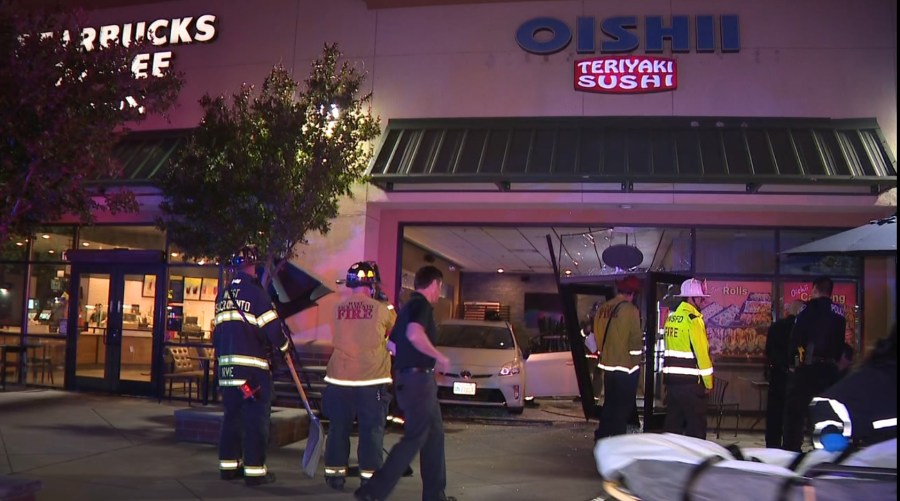Vehicle crashes into West Sacramento sushi restaurant [Video]