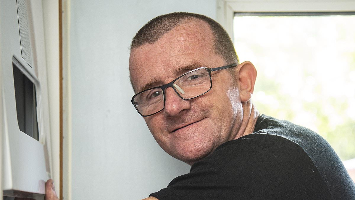 In hot water! Britain’s ‘kindest’ plumber has citizen award rescinded after trader faked stories about helping vulnerable people and pocketed 10k in donations [Video]