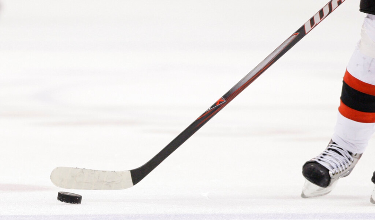 Off-duty firefighters save hockey player after cardiac arrest [Video]