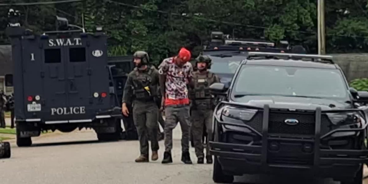 Police detain man after SWAT standoff at Gwinnett County home [Video]