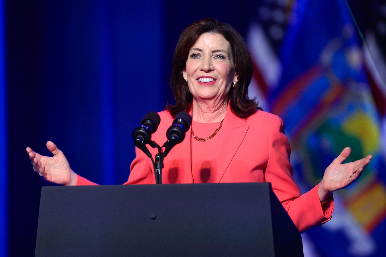 N.Y. Gov. Hochul secures federal funding for low-income residents to get solar energy [Video]
