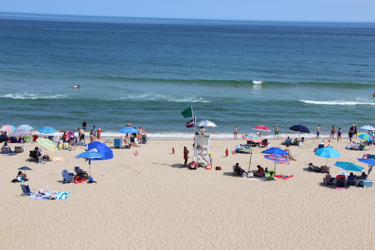 Police put restrictions on Cape Cod beaches. Heres how that went. [Video]