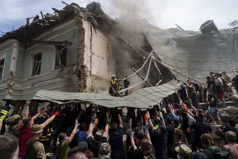 Ukraine mourns as rescuers search rubble of Kyiv childrens hospital struck by missile [Video]