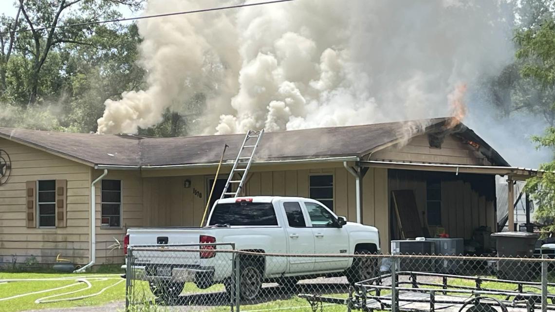Firefighters battle fully involved house fire in Vidor Friday [Video]