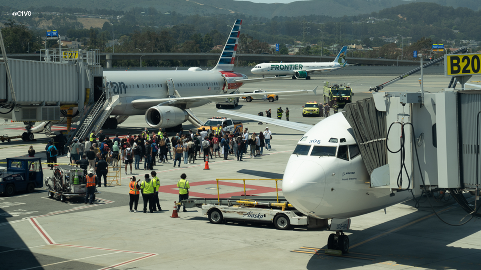 American Airlines flight evacuated via emergency slides after smoke reported during taxiing at San Francisco airport; 3 injured [Video]