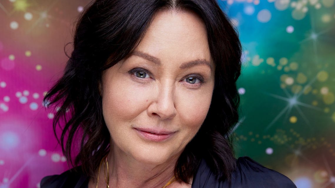 Shannen Doherty, Beverly Hills, 90210 and ‘Charmed’ Star, Dies at 53 [Video]