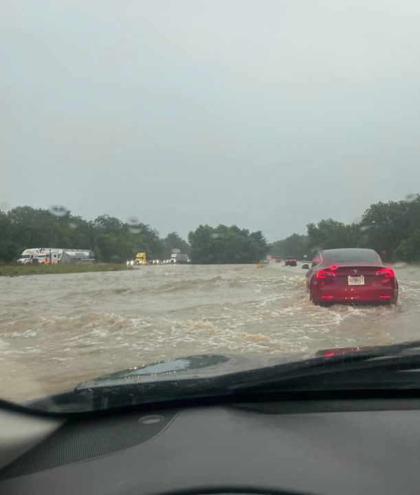 I-64 flooded in southern Illinois amid evacuation efforts [Video]