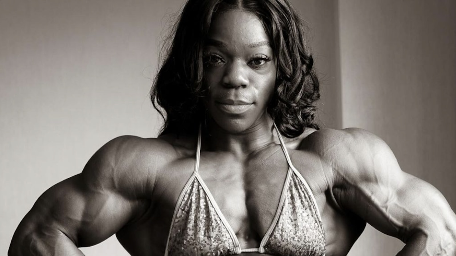 Women’s Open Bodybuilder Ashley Lynnette Jones’ “Ultimate” Leg Day Routine [Video]