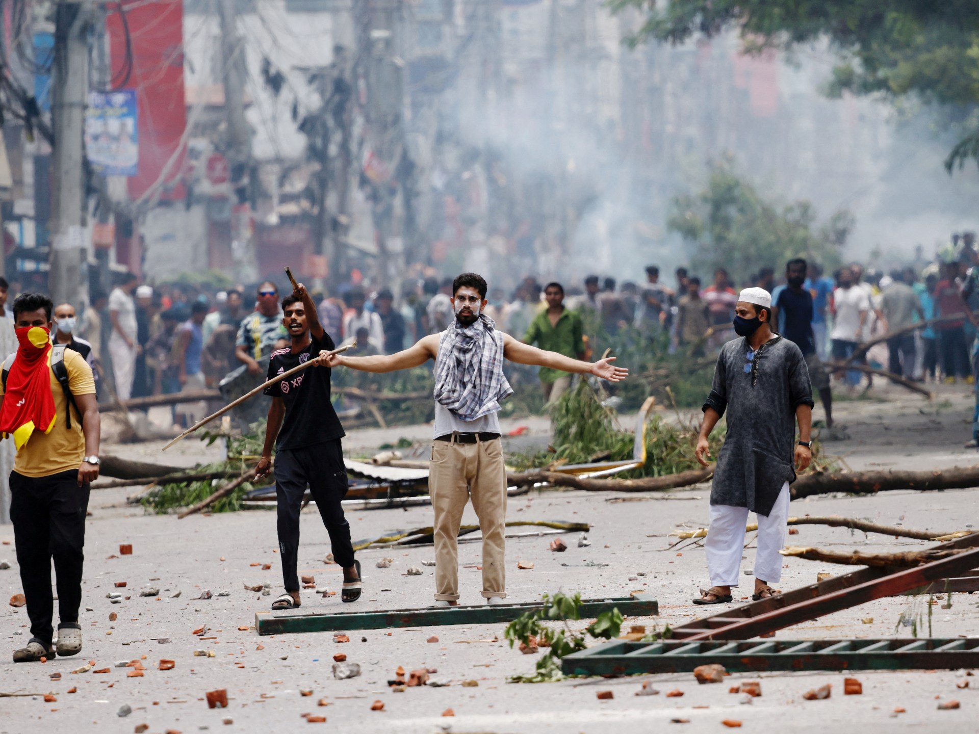 Bangladesh imposes curfew, deploys army as job quota protests continue | Protests News [Video]