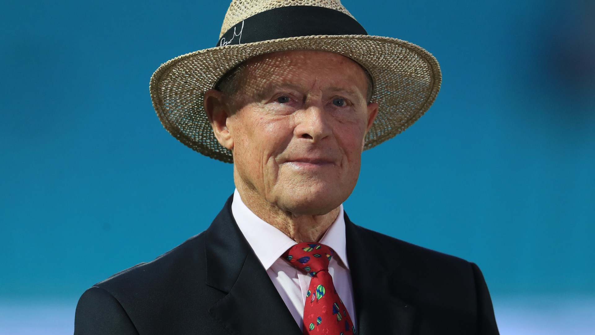 England legend Sir Geoffrey Boycott rushed to hospital and ‘can’t eat or drink’ after setback in cancer surgery recovery [Video]