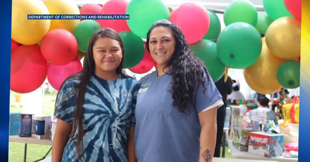 Incarcerated moms reunite with their keiki for ‘Christmas in July’ event at WCCC | Video