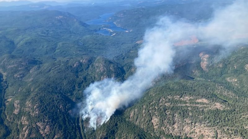 B.C. wildfire: Vancouver Island fire spreads in ‘challenging’ terrain [Video]