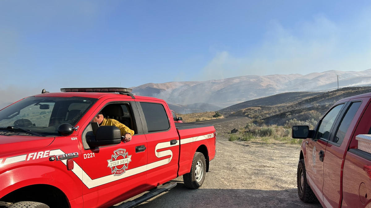 Black Canyon Fire burns 4,500 acres in Yakima County, residents evacuate [Video]
