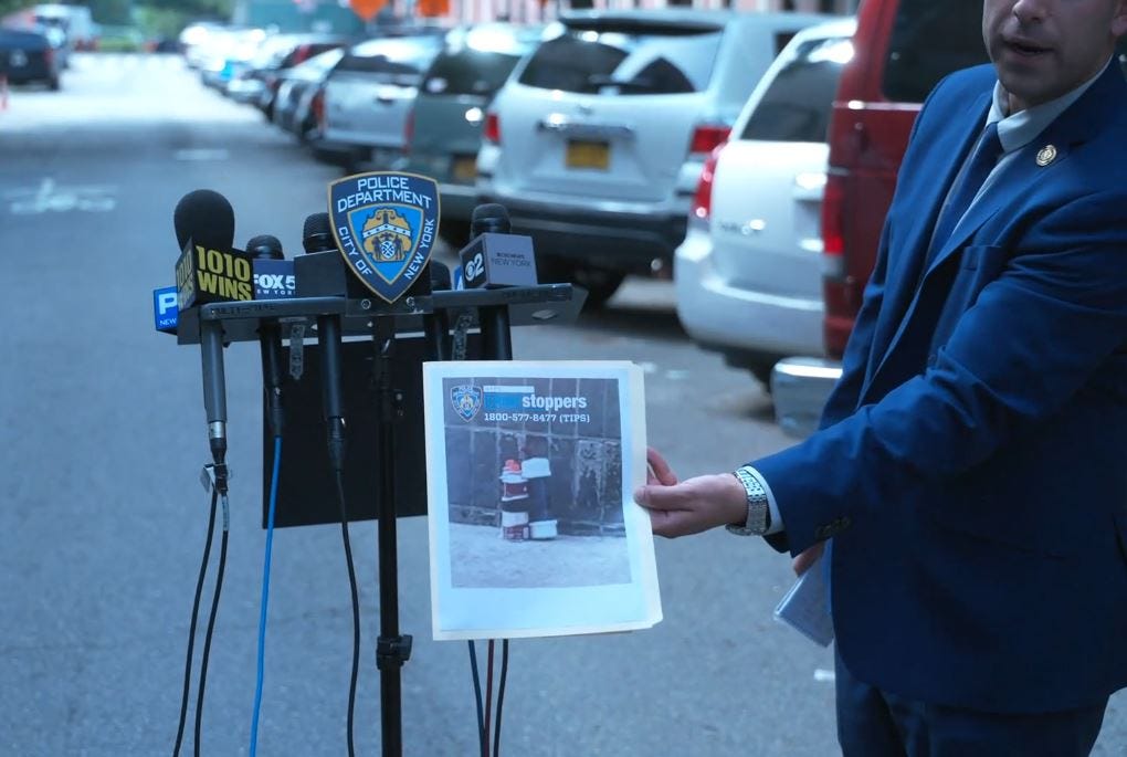 Bomb squad removes explosive device from NYPD precinct [Video]