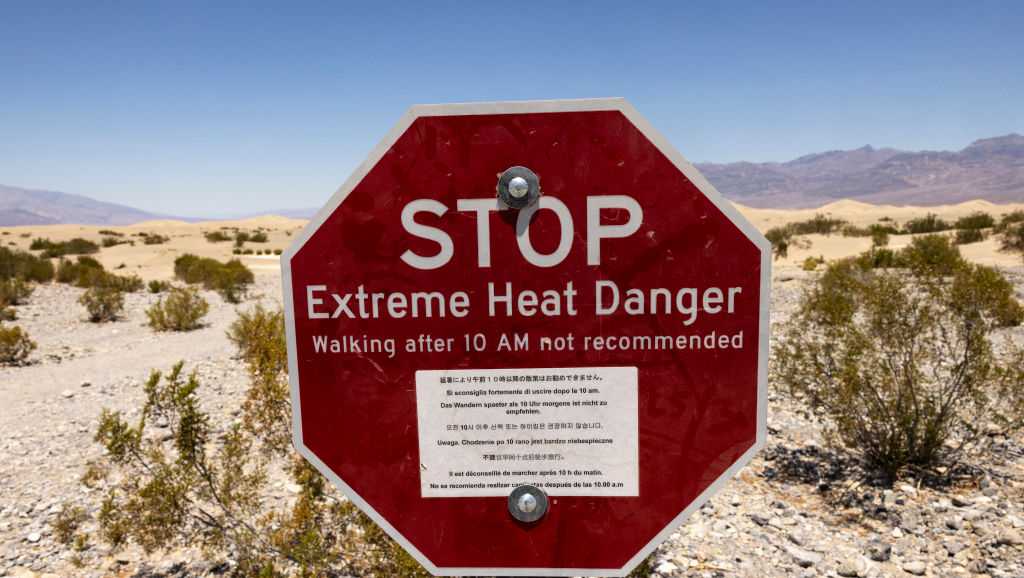 Tourist suffers 3rd-degree burns to his feet while walking in Death Valley [Video]
