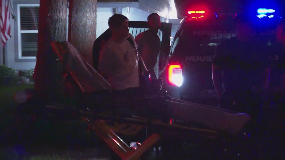 Houston police: Carjacking suspect shot 16-year-old before chase [Video]
