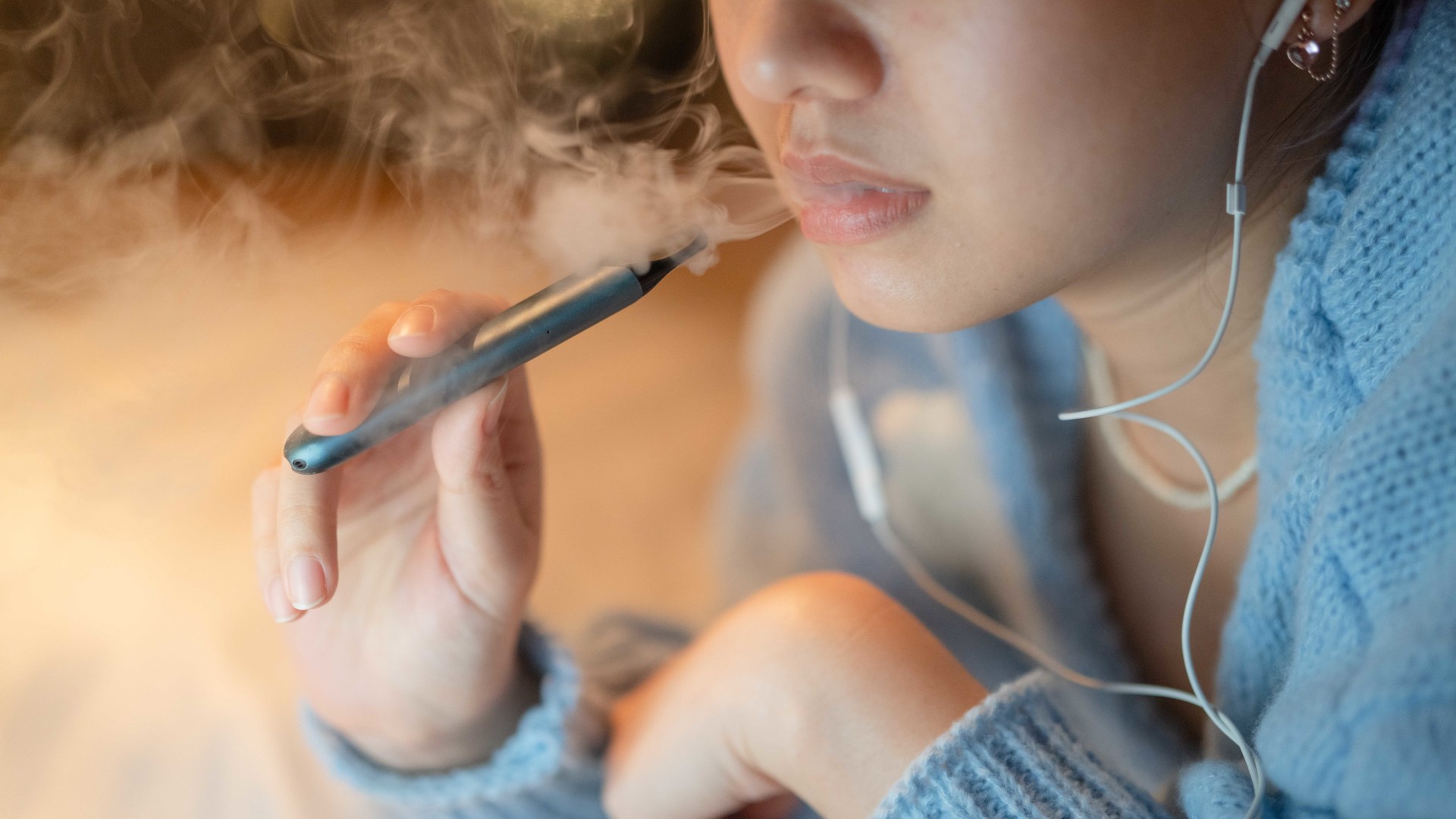 Urgent warning as school children could be smoking vapes ‘spiked with street drug’ that can cause cardiac arrest [Video]