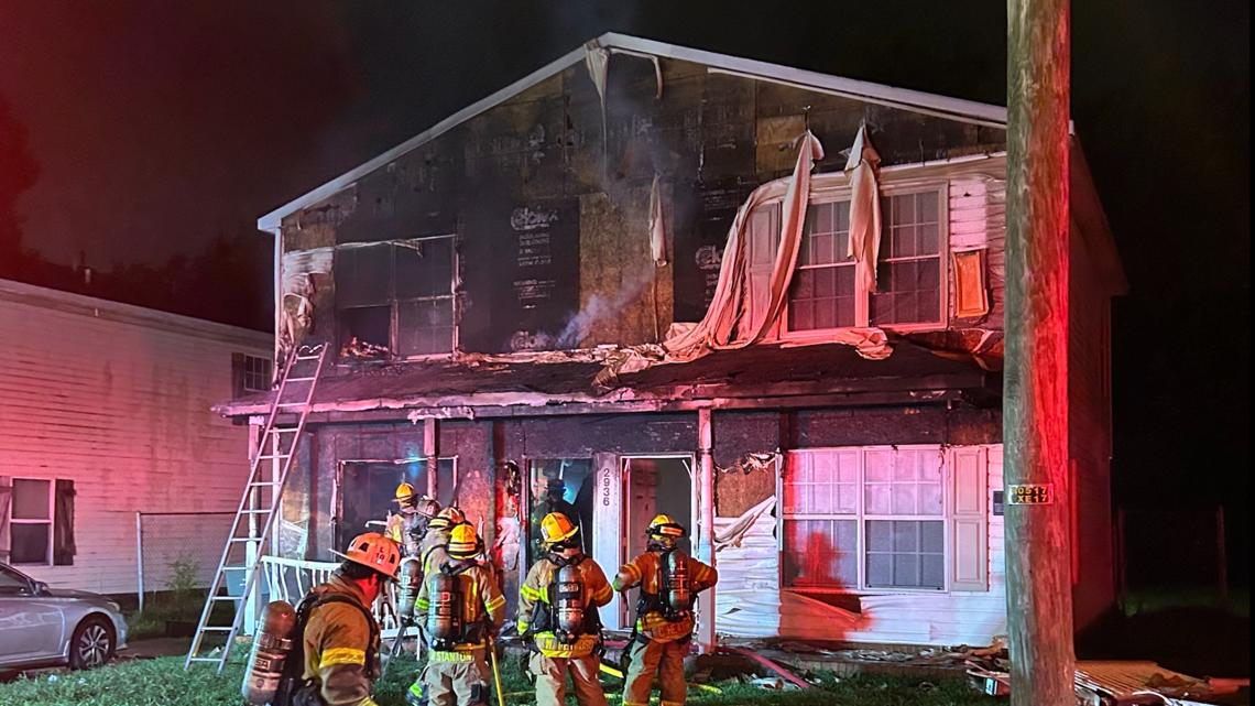 1 injured, 3 displaced in Norfolk house fire [Video]