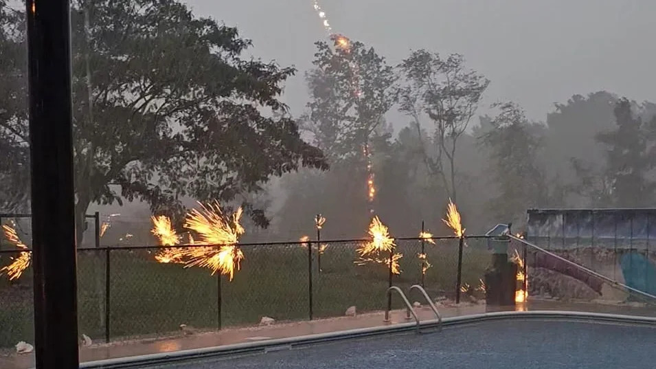Pool fence erupts in sparks as lightning strikes nearby tree: ‘I was in shock’ [Video]